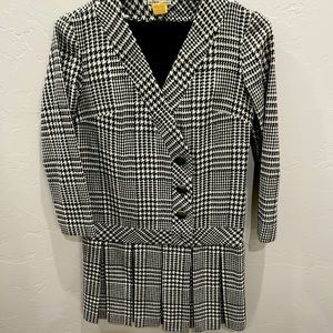 California Charmer Vintage Womens Black White Houndstooth Pleated Skirt Suit